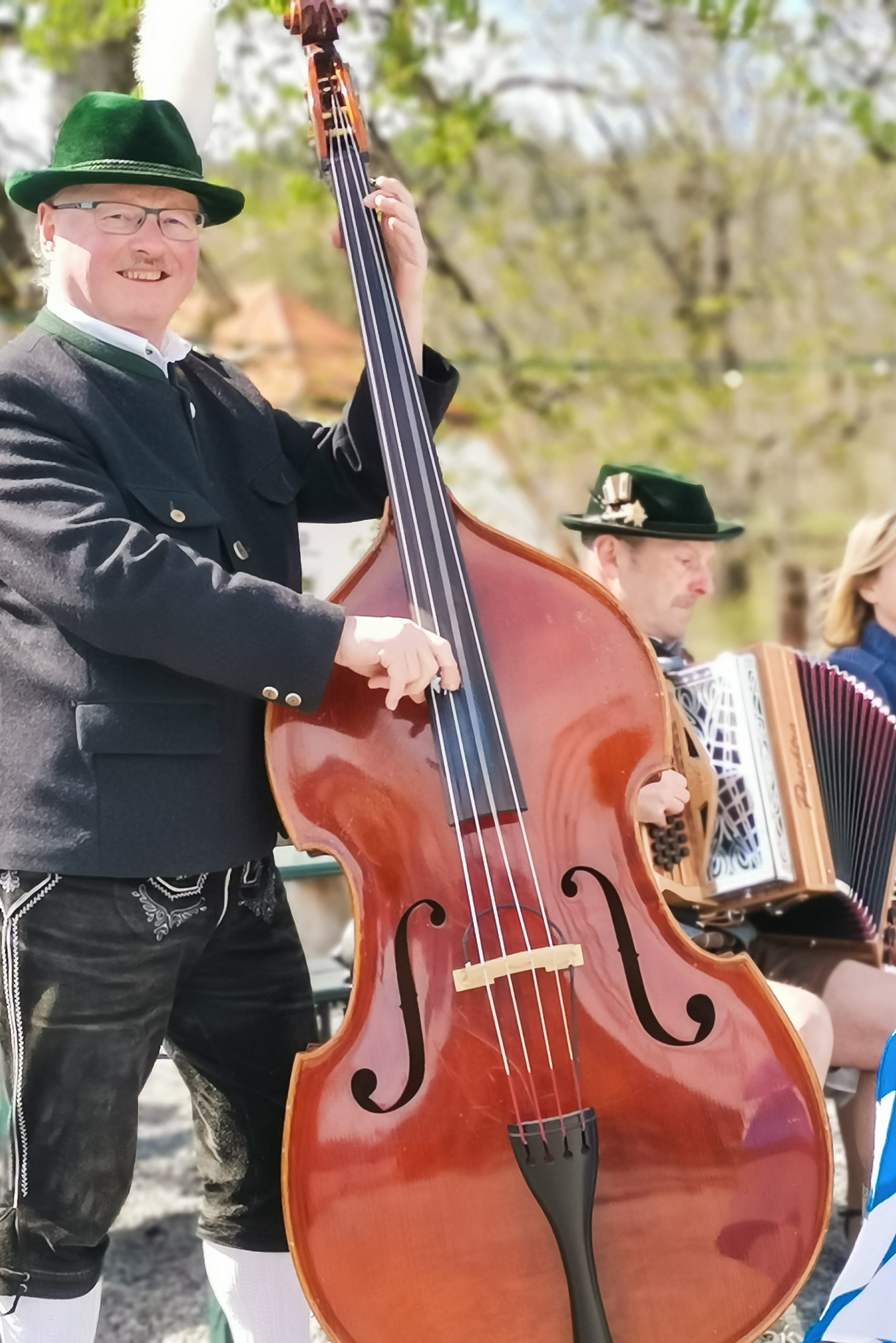 Musiker in Tracht am Tegernsee